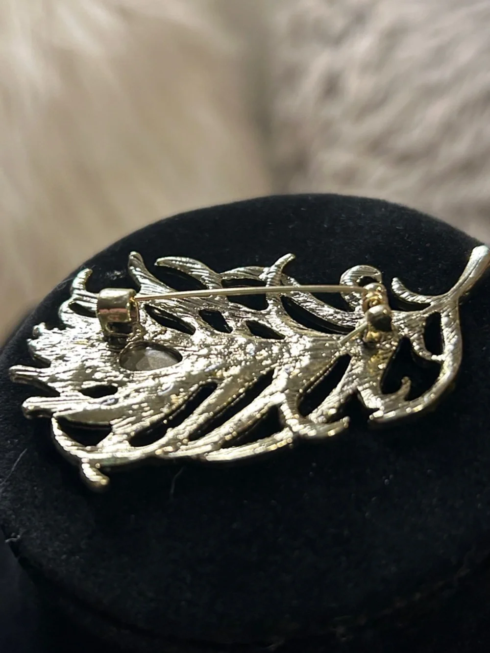 Peacock Feather Crystal Brooch - Blue & Green - Picture 5 of 6